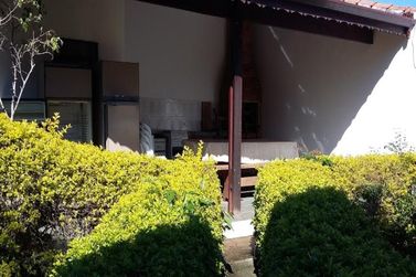 Ch&aacute;cara &agrave; venda - 2160m&sup2; - Jardim dos Pinheiros