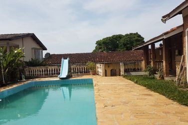 Casa &agrave; venda - 397m&sup2; - RETIRO DAS FONTES