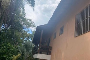 Ch&aacute;cara &agrave; venda - 1416m&sup2; - Terra Preta