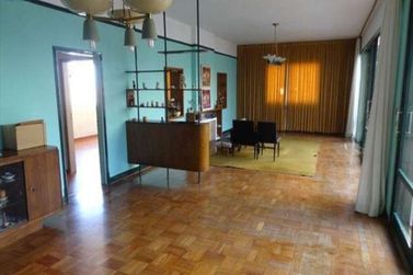Casa &agrave; venda - 272m&sup2; - Centro