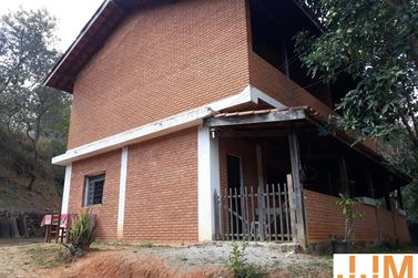 Ch&aacute;cara &agrave; venda - 374m&sup2; - port&atilde;o