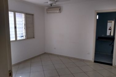 Casa &agrave; venda - 350m&sup2; - JD DO LAGO
