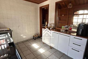 Casa para alugar - 180m&sup2; - Vila Petr&oacute;polis