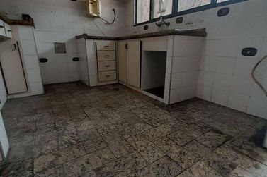 Casa &agrave; venda - 300m&sup2; - Alvin&oacute;polis