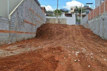 Terreno &agrave; venda - 400m&sup2; - Jardim dos Pinheiros
