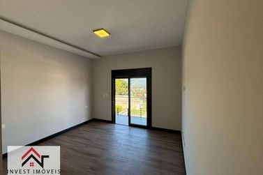 Casa &agrave; venda - 246m&sup2; - Condominio Alto da Floresta