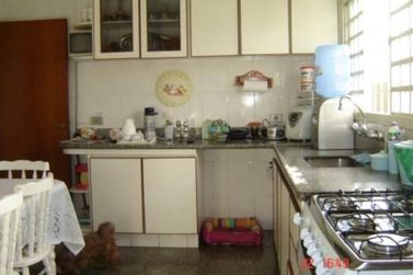 Casa &agrave; venda - 277m&sup2; - JARDIM ITAPERI