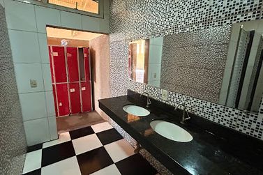 Sal&atilde;o Comercial para alugar - 1000m&sup2; - Serra Negra