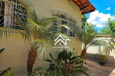 Casa &agrave; venda - 221m&sup2; - Jardim Shangri-L&aacute;
