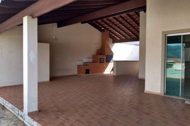 Casa &agrave; venda - 350m&sup2; - JD DO LAGO