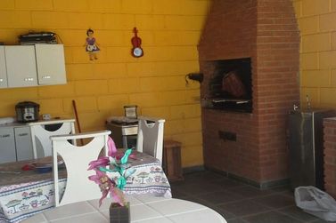 Ch&aacute;cara &agrave; venda - 150m&sup2; - Jardim Maracan&atilde;