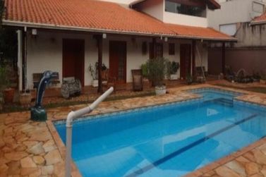 Casa &agrave; venda - 300m&sup2; - Condom&iacute;nio Shambala I