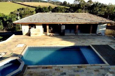 Ch&aacute;cara &agrave; venda - 2384m&sup2; - Vale dos Pinheiros