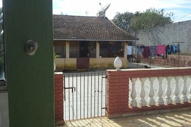 Ch&aacute;cara &agrave; venda - 150m&sup2; - Jardim Maracan&atilde;