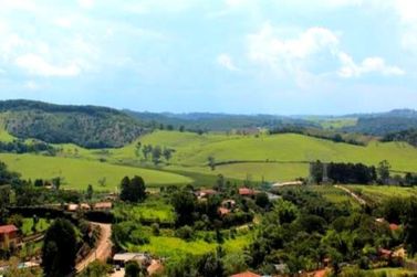 Ch&aacute;cara &agrave; venda - 260m&sup2; - Vit&oacute;ria R&eacute;gia