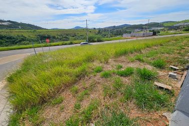 Terreno &agrave; venda - 526m&sup2; - 3 pistas
