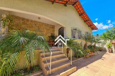 Casa &agrave; venda - 221m&sup2; - Jardim Shangri-L&aacute;