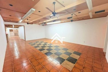 Sal&atilde;o Comercial para alugar - 255m&sup2; - Centro