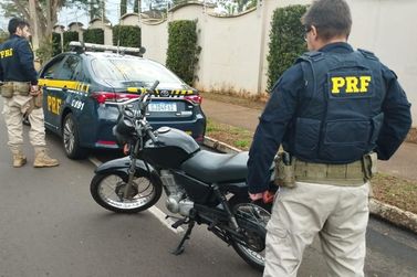 Jovem com moto furtada foge de fiscalização na BR-153 e é preso; veja VÍDEO
