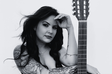 Cantora Nanda Ferraz morre, aos 34 anos, em acidente de carro
