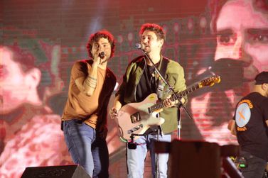 Bruninho e Davi se apresentam na primeira noite da Festa do Pe&atilde;o de Mendon&ccedil;a