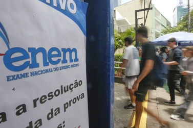 Prazo para pedir isen&ccedil;&atilde;o da inscri&ccedil;&atilde;o no Enem come&ccedil;a nesta segunda