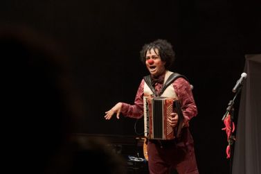 M&uacute;sica e com&eacute;dia embalam a noite desta sexta na Mostra Cultural de Bady Bassitt
