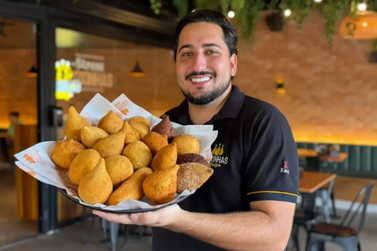 De entregas de bicicleta a filas na regi&atilde;o: a ascens&atilde;o da Coxinhas Bady