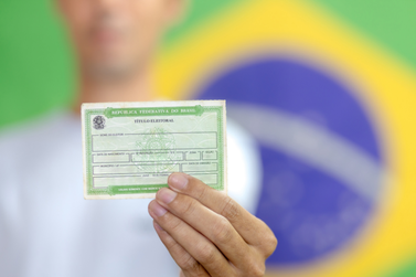 Prazo final para regularizar o t&iacute;tulo de eleitor termina quarta-feira; saiba mais