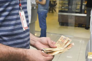 Governo de Minas paga 13º salário dos servidores no dia 18/12