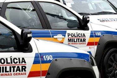 Suspeito de tráfico tenta atingir policial com soco em Barbacena