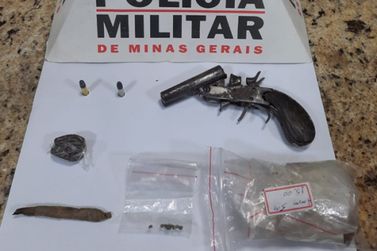 Arma e drogas são apreendidas no Santa Efigênia, em Barbacena