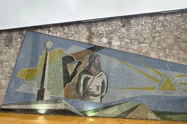 PMMG reinaugura mosaico histórico da fachada do 9º BPM