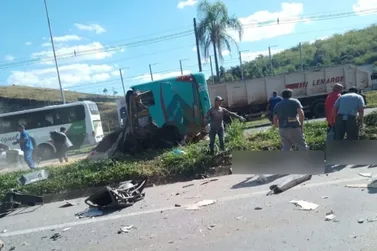 Acidente com &ocirc;nibus deixa mortos e feridos na BR-040