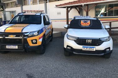 Carro roubado no RJ &eacute; apreendido pela Pol&iacute;cia Rodovi&aacute;ria em Barbacena