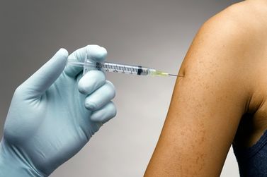 Vacim&oacute;vel refor&ccedil;a vacina&ccedil;&atilde;o contra gripe em Barbacena durante abril