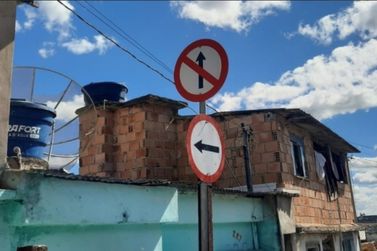 Rua Ana Oliveira, no bairro Diniz, passa a ter tr&acirc;nsito em m&atilde;o &uacute;nica