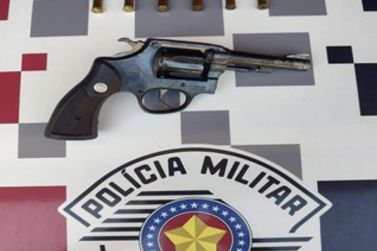 Procurado &eacute; detido e arma ilegal &eacute; apreendida durante patrulhamento