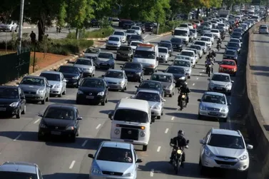 Motoristas de Barbosa devem ficar atentos ao licenciamento de placas 3 e 4 em agosto