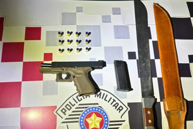 Homem &eacute; preso por porte ilegal de arma ap&oacute;s tentativa de fuga em Piraju&iacute;