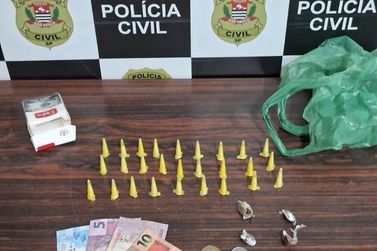 Dupla &eacute; presa por tr&aacute;fico de drogas em pra&ccedil;a de Bauru