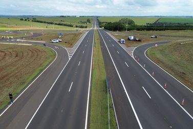 Governo de SP entrega duplica&ccedil;&atilde;o de mais de 22 km da SP-333 