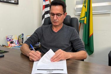 Markinho Souza assina termo de filia&ccedil;&atilde;o do Poder Legislativo &agrave; UVESP