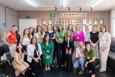 Su&eacute;llen Rosim recebe equipes das escolas reconhecidas com o Pr&ecirc;mio Excel&ecirc;ncia Educaciona