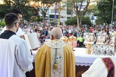  Tapetes e prociss&otilde;es: Regi&atilde;o de Bauru tem programa&ccedil;&atilde;o especial de Corpus Christi