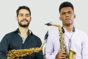 Duo Saxofonando apresenta m&uacute;sica de c&acirc;mara no palco do Sesc Bauru