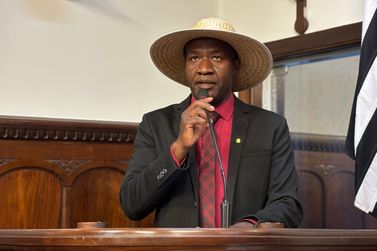 Julio Cesar anuncia pavimenta&ccedil;&atilde;o de ruas do Jardim Ivone at&eacute; o primeiro semestre de 2027