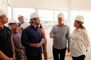 Prefeita Su&eacute;llen Rosim e ministro das Cidades visitam obras da Vila do Cerrado em Bauru