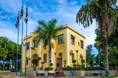 Promotoria aciona ex-prefeito de Agudos por compras de rem&eacute;dios sem licita&ccedil;&atilde;o