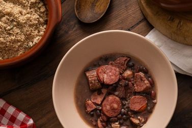 2&ordf; Feijoada em prol da ABCC ser&aacute; realizada em outubro no Biruta Bar